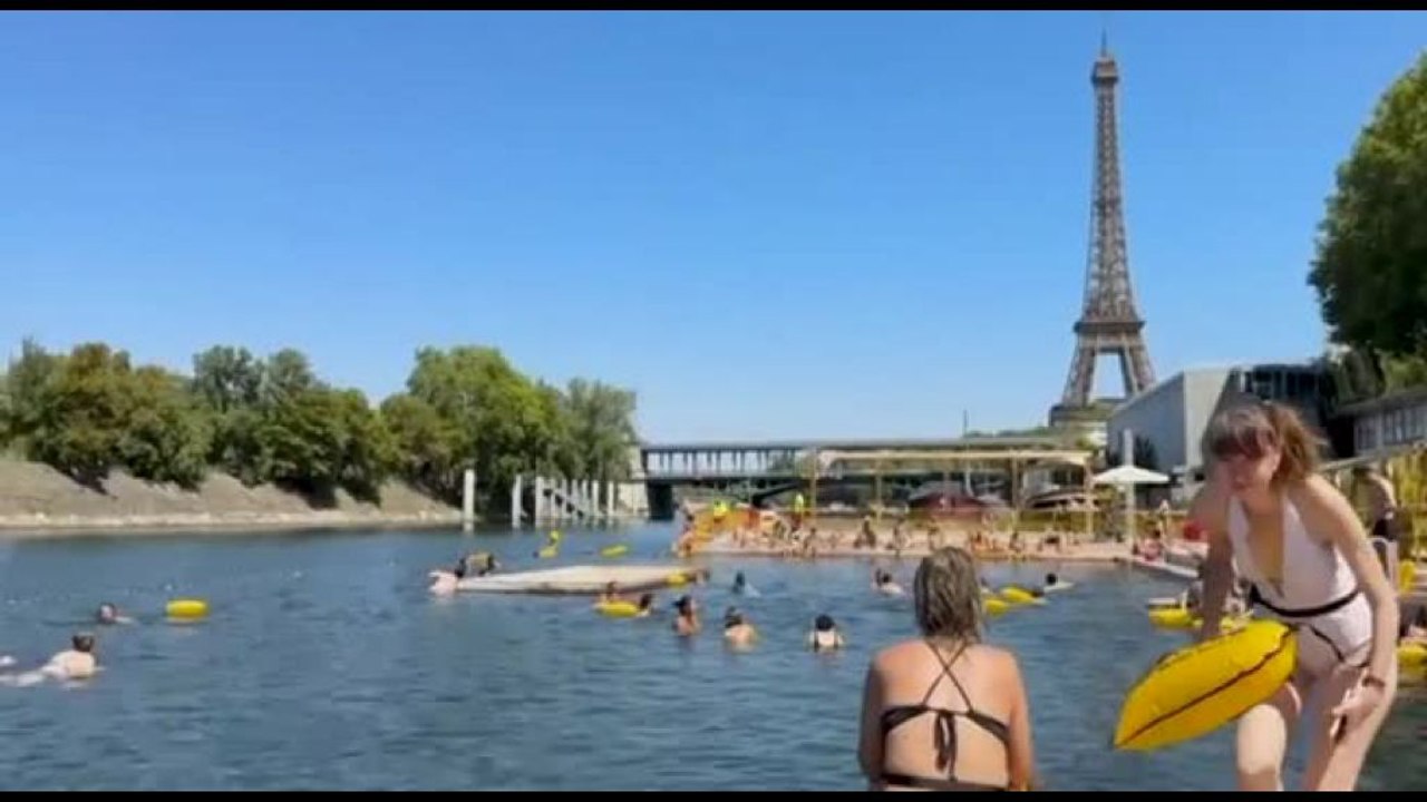 Caldo estremo a Parigi, "va a ruba" il bagno nella Senna