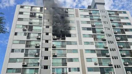 평택 아파트 9층에서 불...한때 대응 1단계 / YTN