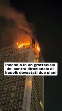 Incendio al Centro Direzionale di Napoli: Vigili del Fuoco in Azione per Spegnere le Fiamme ai Piani Alti