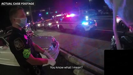 La polizia scopre cadaveri nel bagagliaio di una donna durante un controllo stradale