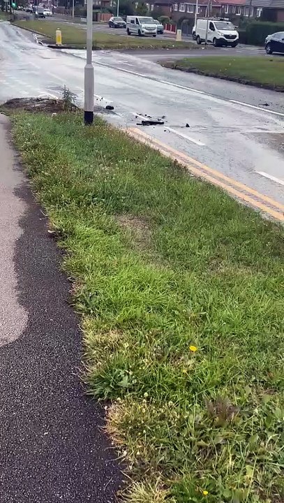 Belle Isle Road: Burst water main shuts busy Leeds route as flooding forces buses to divert