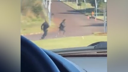 Vídeo mostra agentes da GM correndo atrás de jovem que tentou fugir de abordagem em Cascavel