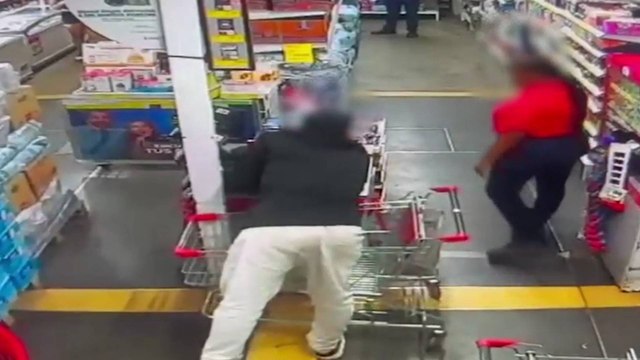 VIDEO | Impresionantes imágenes muestran cómo atracan los ladrones en tiendas de Cali