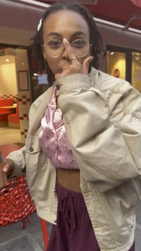 Episode 1 c'est bon, c'est beau ou c'est bof : Bill's Burger. Est-ce que vous avez déjà goûté ? Franchement aller mardi ou jeudi c'est le plus rentable. Les menus sont à 7,80€ et ils sont consistant !!📍16 Rue des Halles, 75001 Paris