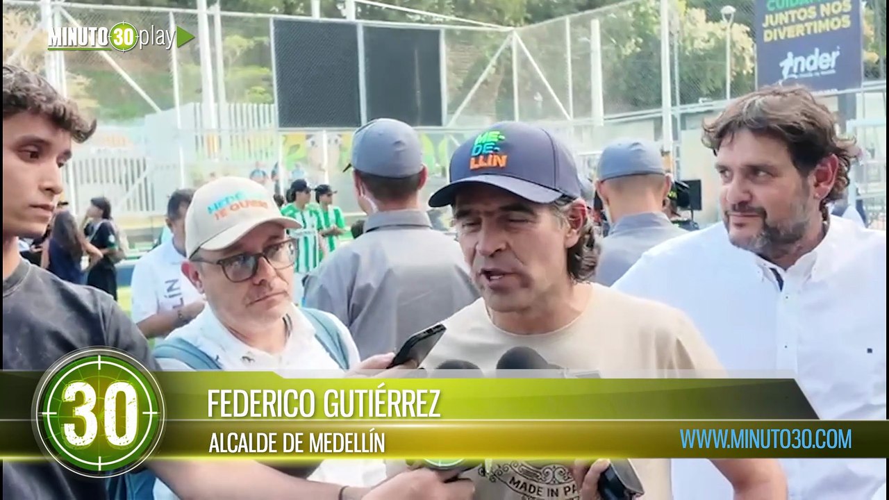 El alcalde Federico Gutiérrez entregó renovada cancha sintética en Buenos Aires