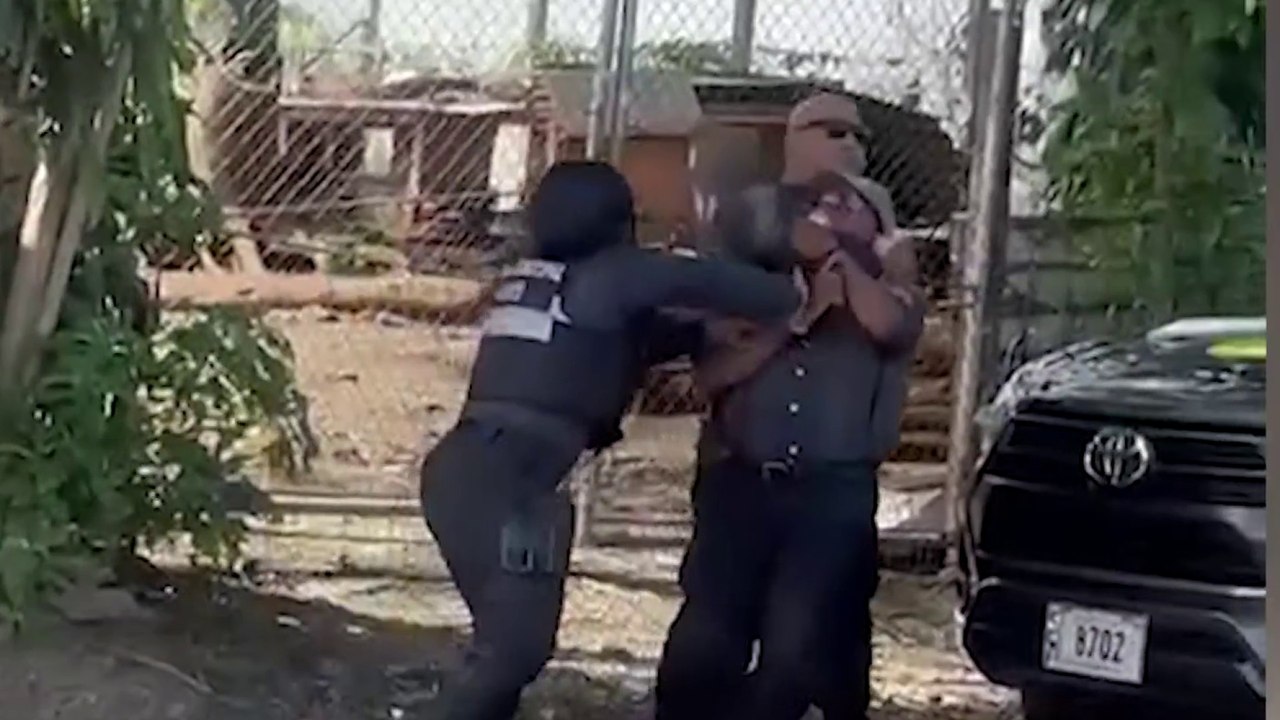 tn7-version-de-adulto-involucrado-en-incidente-con-policias-municipales-120825