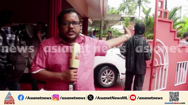സുരേഷ് ഗോപി ക്യാമ്പ് ഓഫീസിൽ; പ്രവർത്തകരുമായി ആശയവിനിമയം നടത്തി