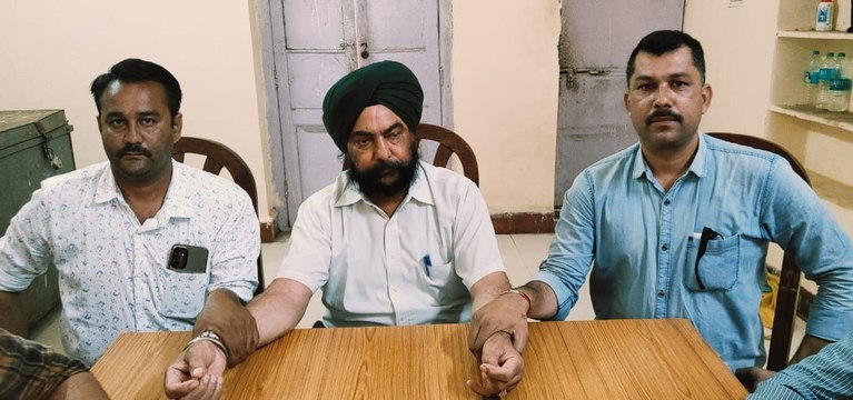 बाल संप्रेषण गृह अधीक्षक हरजिंदर सिंह अरोरा रिश्वत लेते रंगे हाथ गिरफ्तार