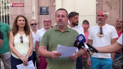 İzmirli kooperatif mağdurlarından büyükşehir önünde mezar taşlı eylem