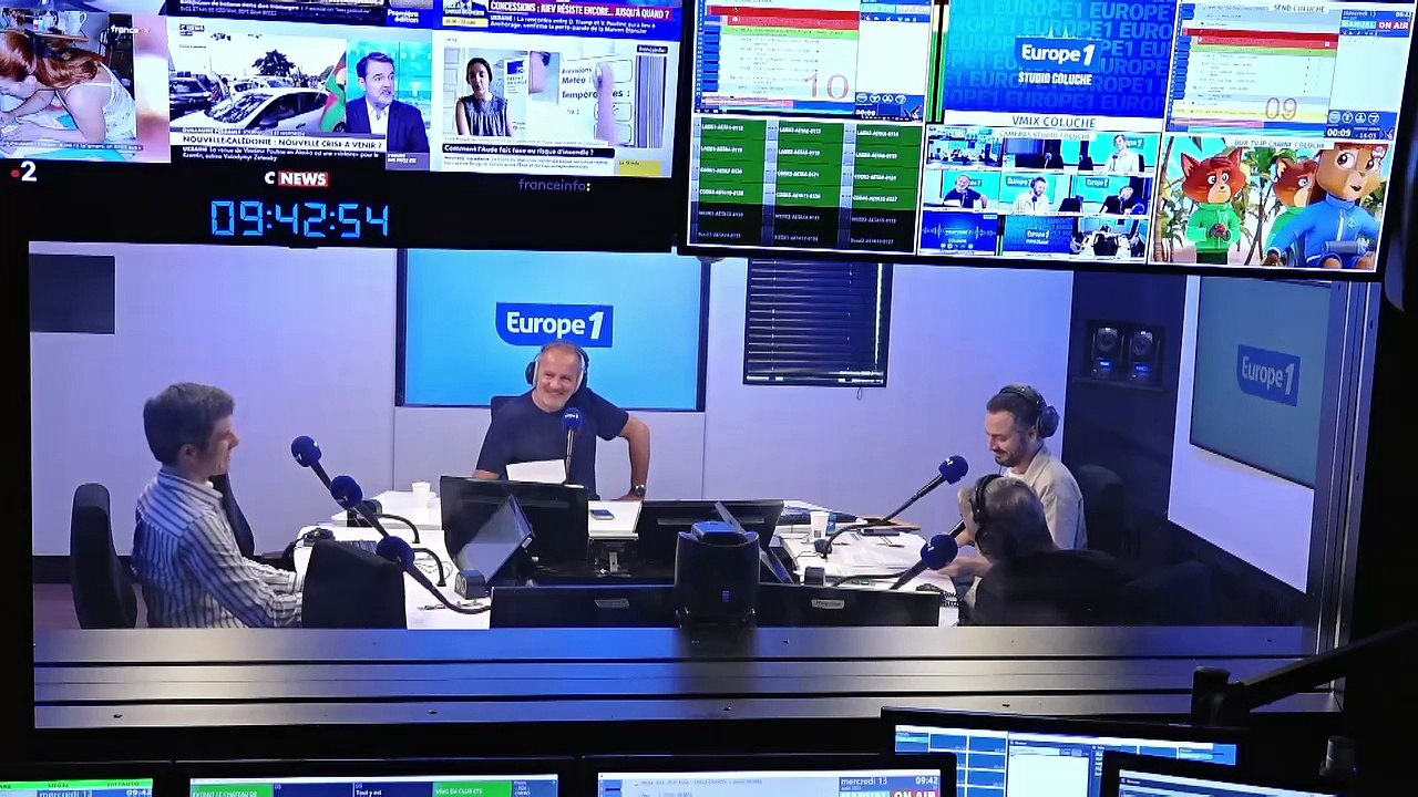 Été 1983 : le succès de «Vamos a la playa», Johnny Hallyday présente «Souvenirs, souvenirs» et les débuts de Christophe Dechavanne