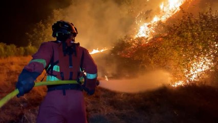La UME trabaja en la extinción del fuego de Llamas de Cabrera