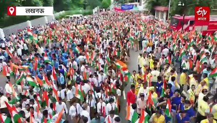 लखनऊ में योगी आदित्यनाथ ने किया 'हर घर तिरंगा' अभियान की शुभारंभ, तिरंगे के साथ ली सेल्फी