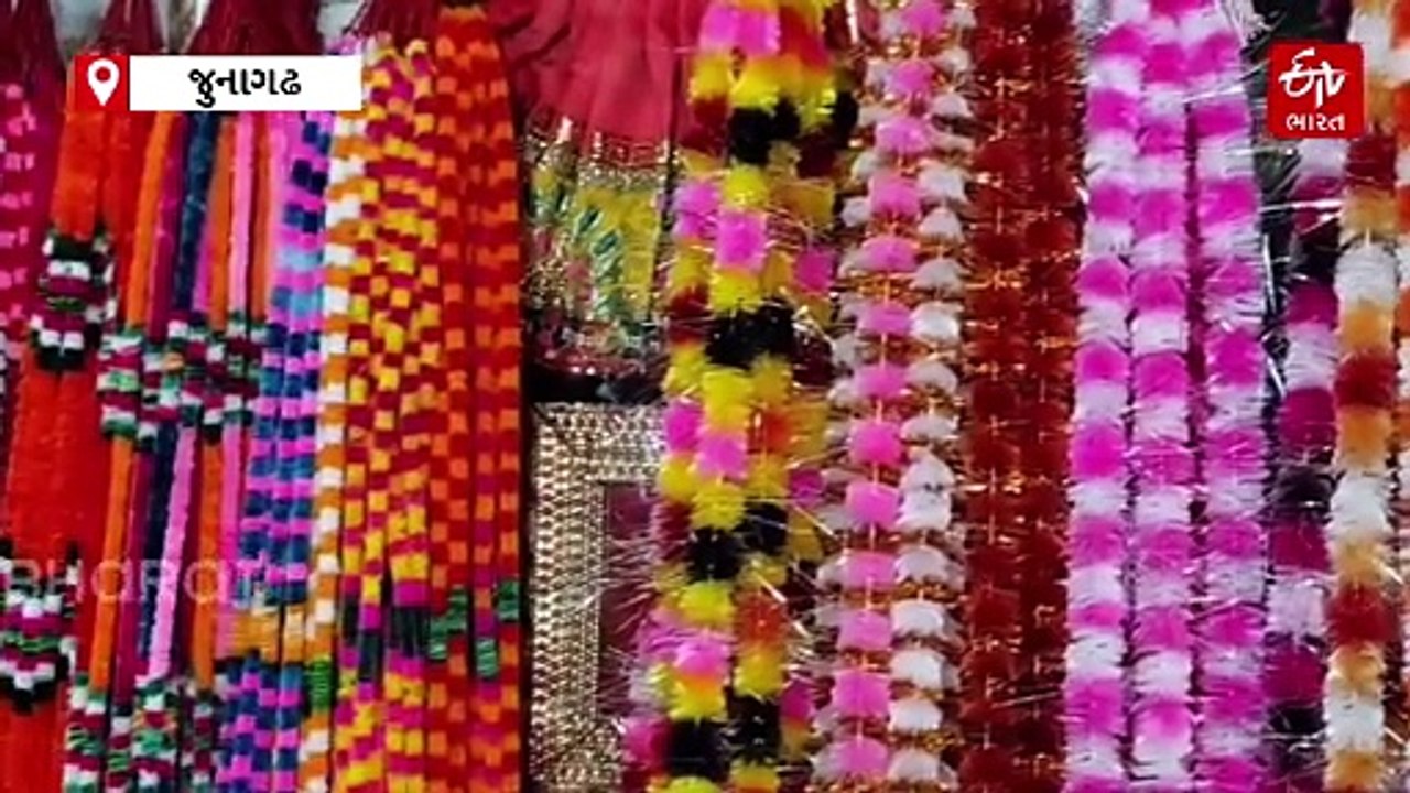 નંદોત્સવને લઈને જૂનાગઢની બજારમાં શ્રીકૃષ્ણના અવનવા વાઘાનું આગમન, લોકોમાં ખરીદીનો ઉત્સાહ