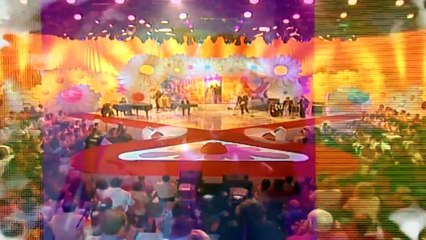 Zazie et Corneille — “Le soleil donne” — Zazie et Corneille (A. Souchon / L. Voulzy — adaptation anglaise : P. Brown) | Chantons ensemble contre le Sida — © 2004 TF1 VIDEO