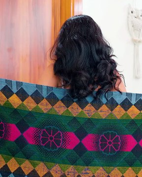 Biwi Thi Sharmayi, Pati Ne Photo Sabko Dikhayi