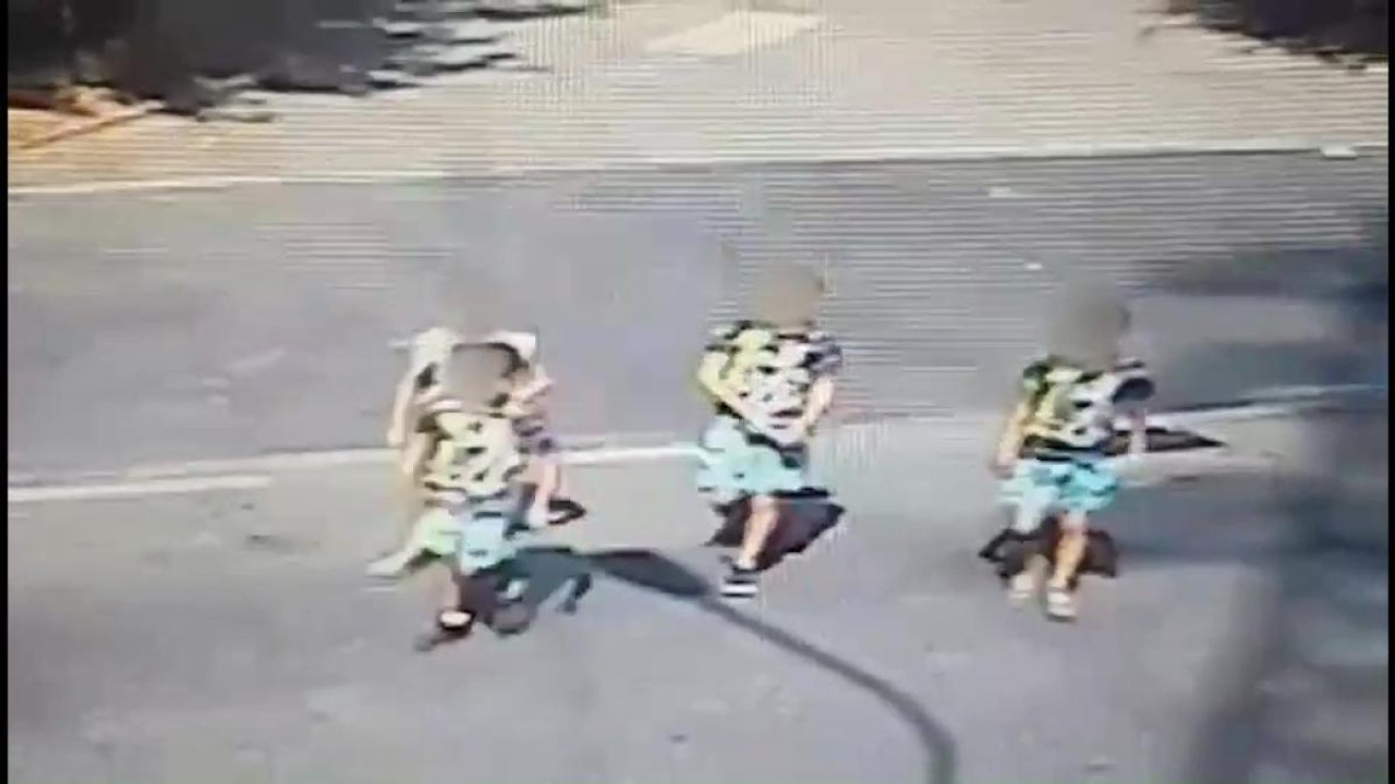 I quattro bambini che hanno investito l'anziana a Gratosoglio nelle immagini della telecamera di sorveglianza