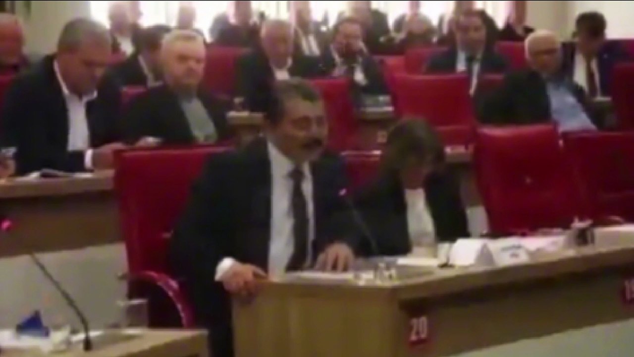 AKP’ye geçeceği iddia edilen Aydın Büyükşehir Belediye Başkanı Özlem Çerçioğlu’ndan 2022’de AKP’ye geçen Nazilli Belediye Başkanı Engin Özcan'a:  “Emeklerimi, hakkımı helal etmiyorum."