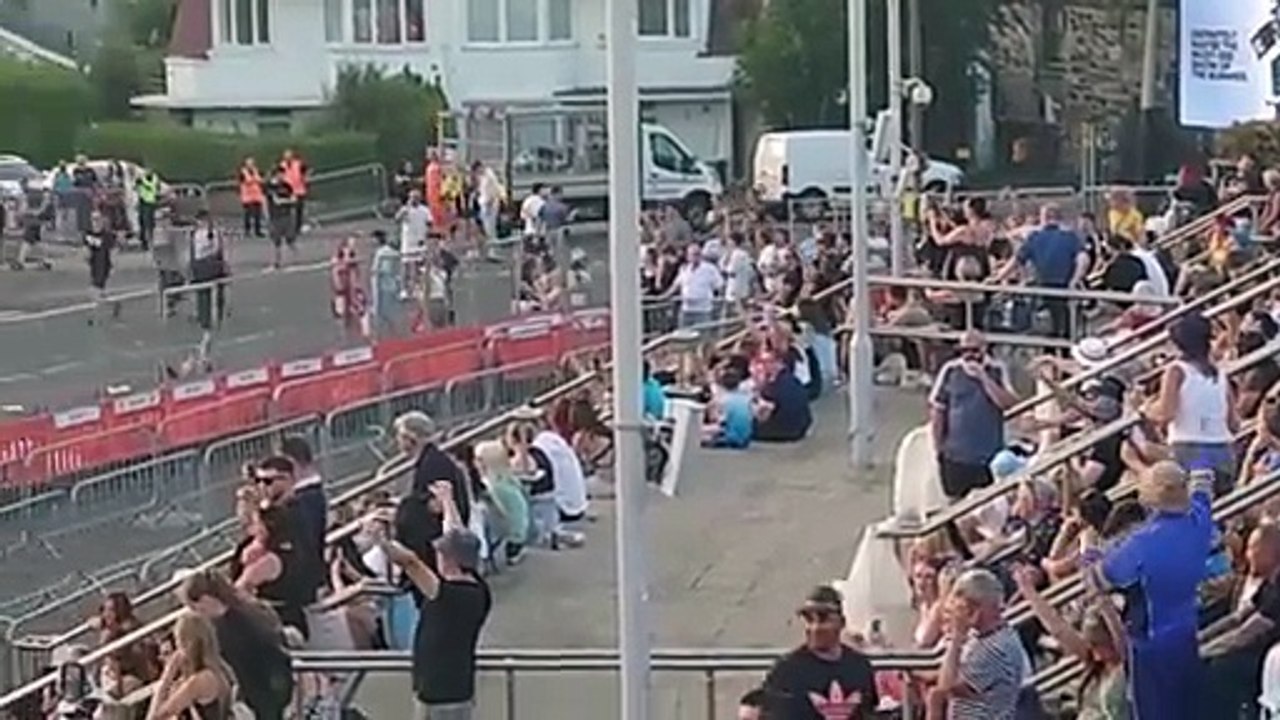 Edinburgh Oasis fans listen for free outside Murrayfield Stadium