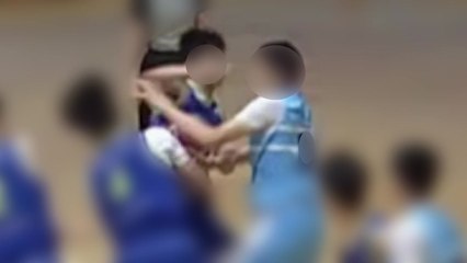 중학 농구 대회 준결승 경기 중 상대 선수 폭행 / YTN