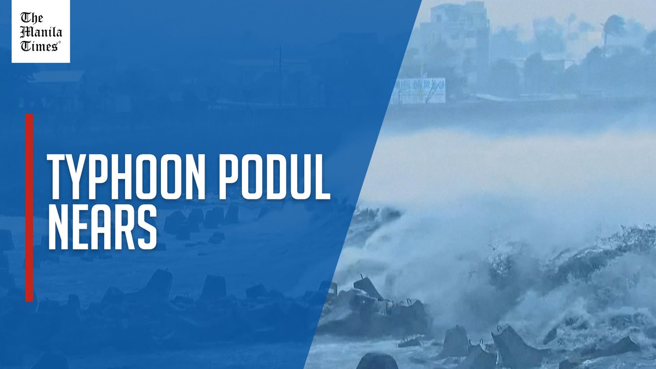 High waves near Taiwan's Taitung as Typhoon Podul approaches