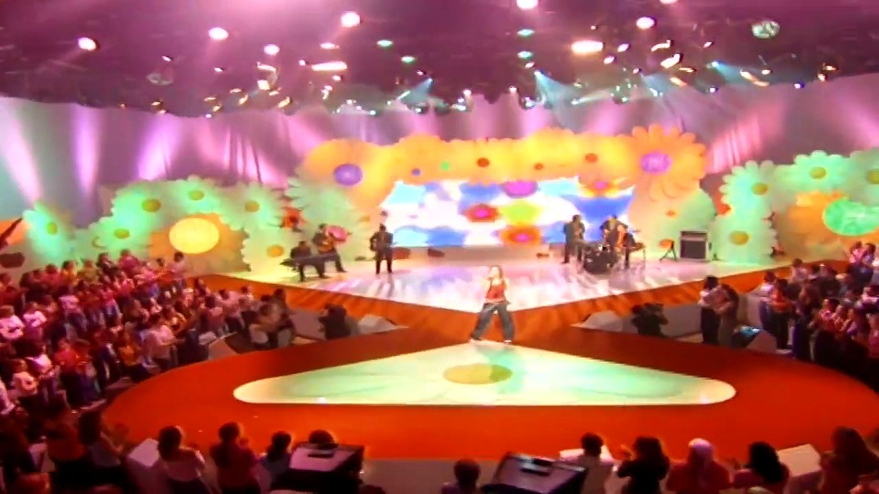 La Star Academy 1, 2 et 3 — “Le temps des fleurs” — La Star Academy 1, 2 et 3 (E. Marnay – E. Raskin / Tradfitionnel russe) | Chantons ensemble contre le Sida — © 2004 TF1 VIDEO