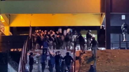 Los hinchas de Racing y la policía