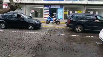 Vazamento na Rua Tiradentes, em Santa Cruz