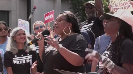 Streets of DC Explode in Protest as Trump Assumes Police Authority