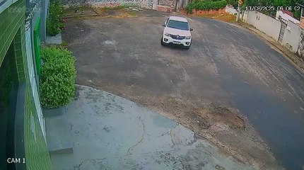 Câmeras de segurança flagram homem sendo executado no bairro do Cabula; assista
