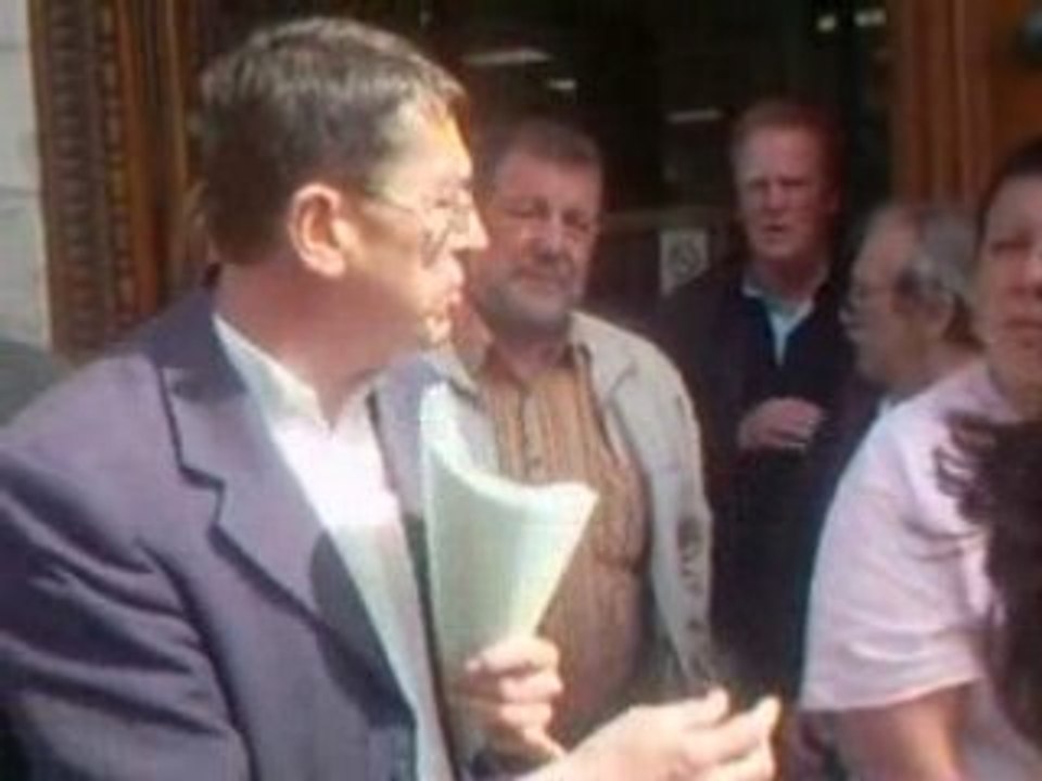 Pas touche à nos allocs!