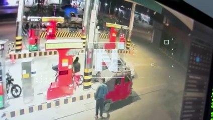 UN AUTO SE INCENDIÓ EN UN SURTIDOR