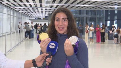 Llegada de Emily Santos a Panamá tras su participación en los Juegos Panamericanos Junior