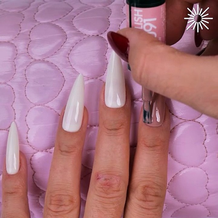 Create your own chic nail design at home 💅🏻