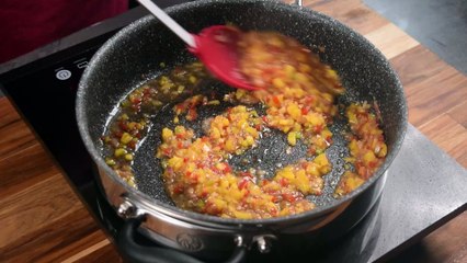 Langostinos en salsa dulce con un puré de plátano