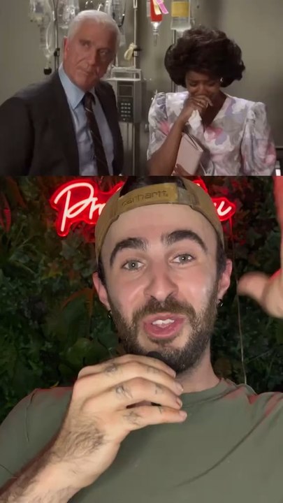 Leslie Nielsen a 100% improvisé cette scène dans y a-t-il un flic ? 😂