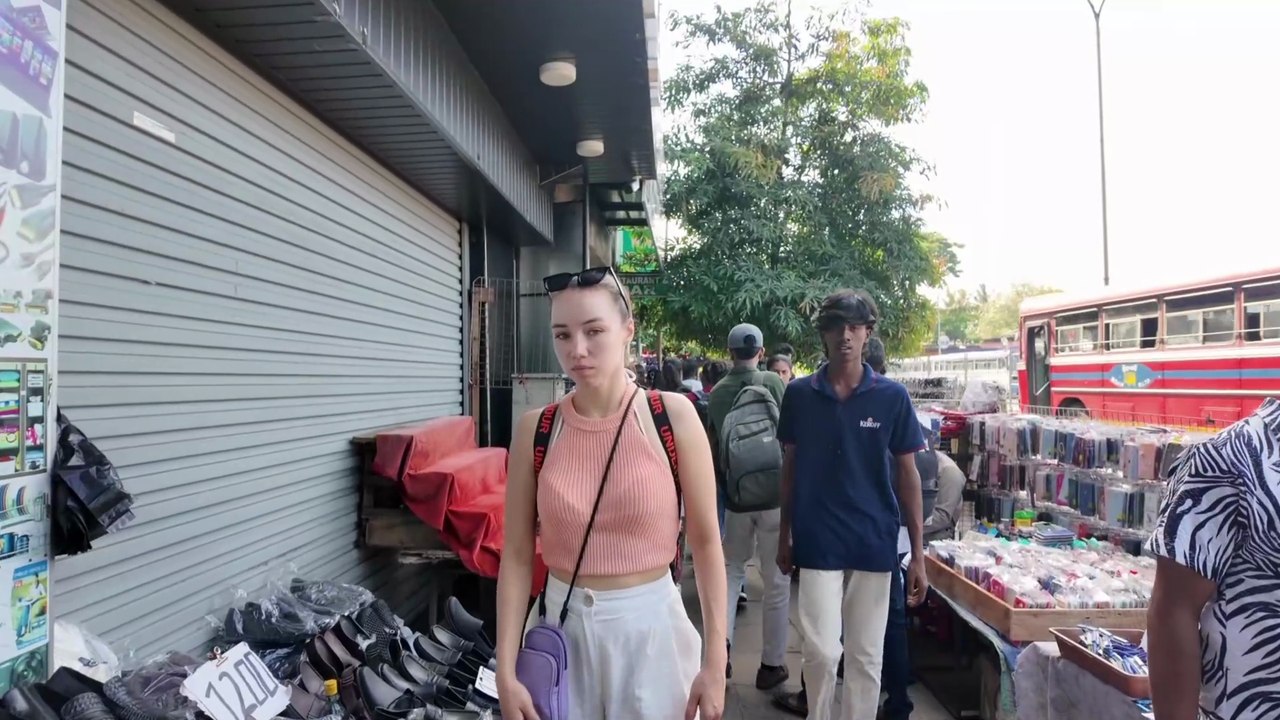 Exploring Pettah Market Colombo - Hidden Gems & Shopping Experience - Walking Tour