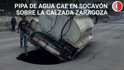 Pipa de agua cae en enorme socavón sobre la calzada Zaragoza