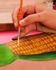 When legs become the artist's muse 🎨🍅