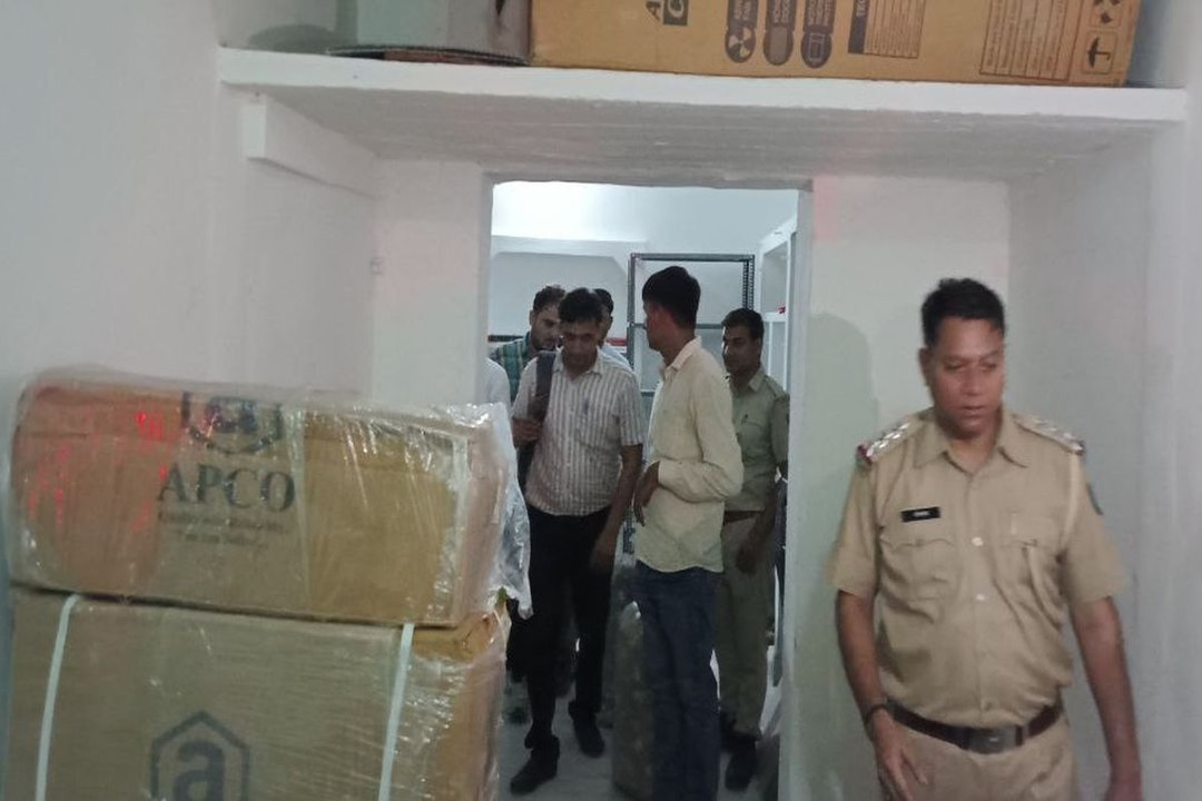 VIDEO: भारी मात्रा में दवाइयों का स्टॉक जब्त, नहीं मिले क्रय-विक्रय के बिल
