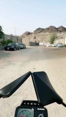 Motosikletlinin Sokak Köpekleri ile İmtihanı