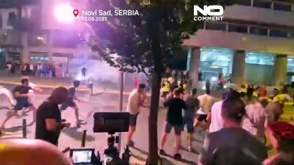 Segunda noite de confrontos violentos em protestos na Sérvia