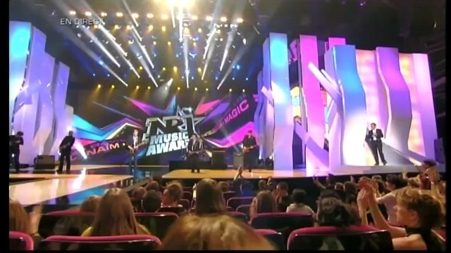 Johnny Hallyday – NRJ Music Awards 2008 (TF1) – Remise du Prix à Mika & Interprétation de Sarbacane
