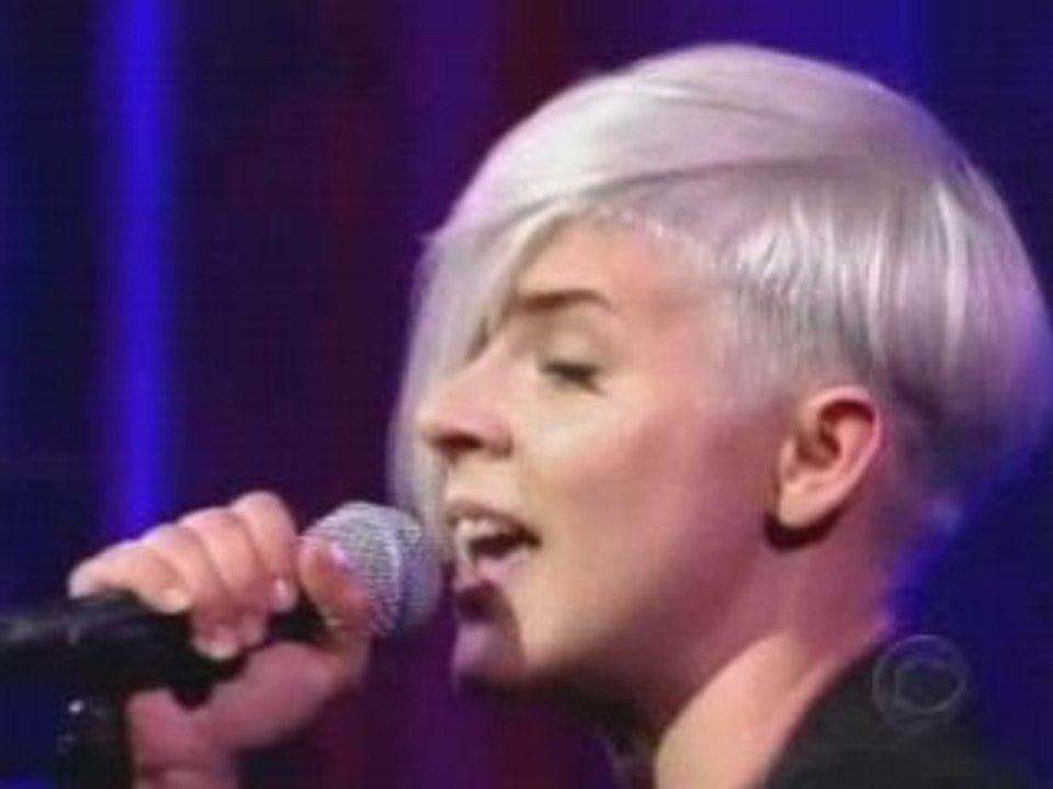 Robyn performs "Cobrastyle" on Letterman (5.01.08)