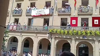 Pancarta proetarra en el Chupinazo de Tafalla