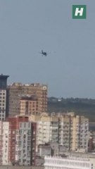 El momento en el que un dron ucraniano impacta contra un edificio residencial en Rusia