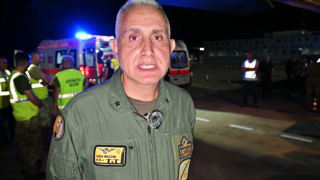 Pisa, l'arrivo all'aeroporto dei bambini di Gaza: saranno curati in Toscana