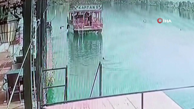Ölüme balıklama atlayan adam yaşamını yitirdi geriye sadece olay anı görüntüleri kaldı