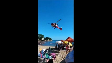 Quand un hélicoptère se pose sur la plage