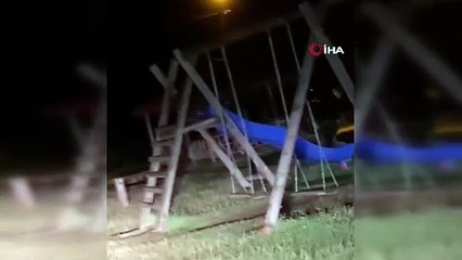 Artvin’de yavru ayıların kaydırak merakı güldürdü