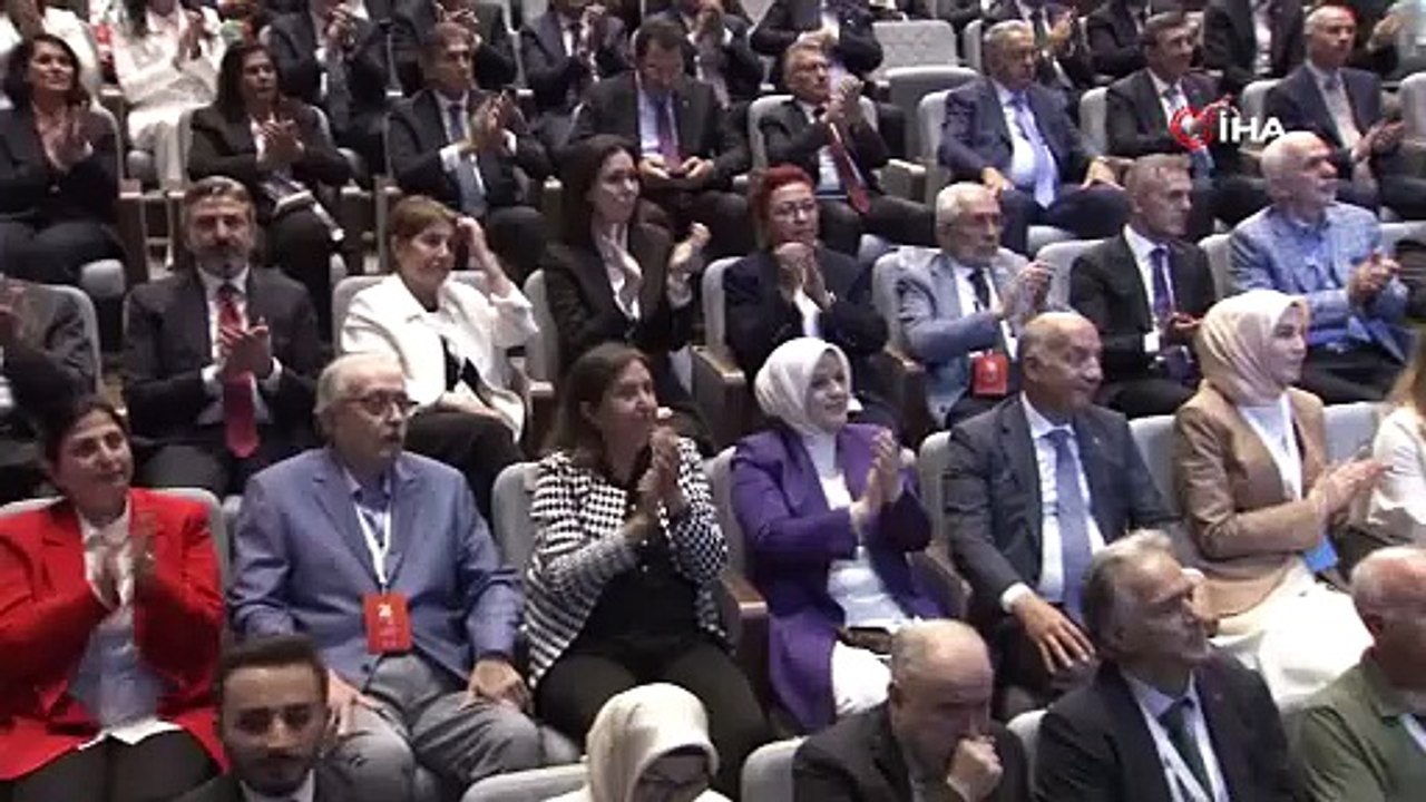 Cumhurbaşkanı Erdoğan: "Dünden beri ahlaksızca, haysiyetsizce, her türlü insani değeri ayaklar altına alan hoyrat bir üslupla AK Parti ailesinin yeni üyelerine saldıranlara “Hadi oradan” diyorum"